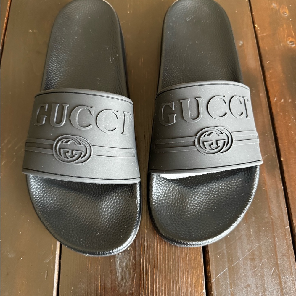 Gucci Black Sandals with Embossed Logo and Molded Footbed